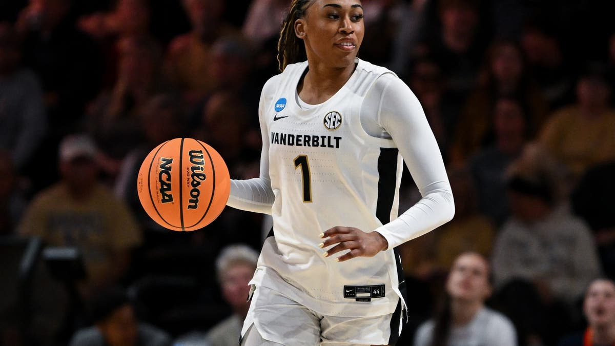 Blakes led Division I in scoring this season, but she is also a danger to pass to her teammates when open, too. (Photo by Carly Mackler/Getty Images)