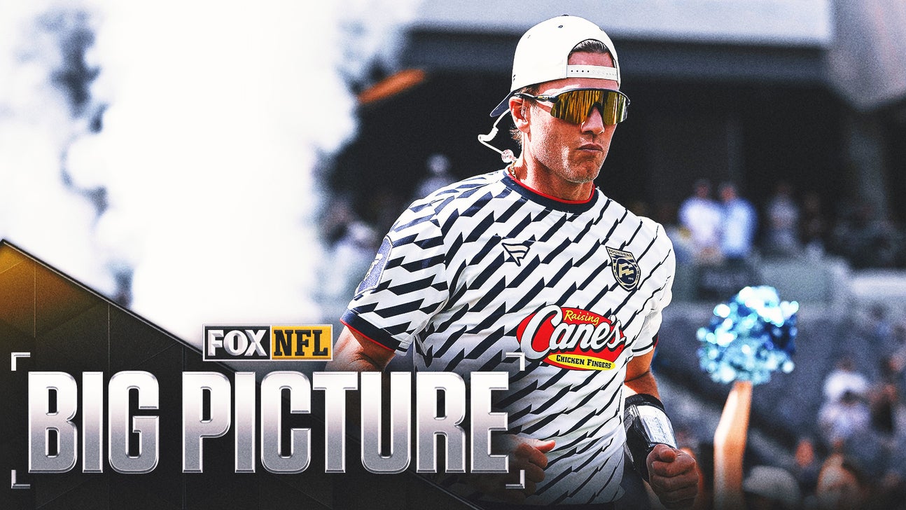 Big Picture: Tom Brady Feels 'Great' in Return for Fanatics Flag Football Classic