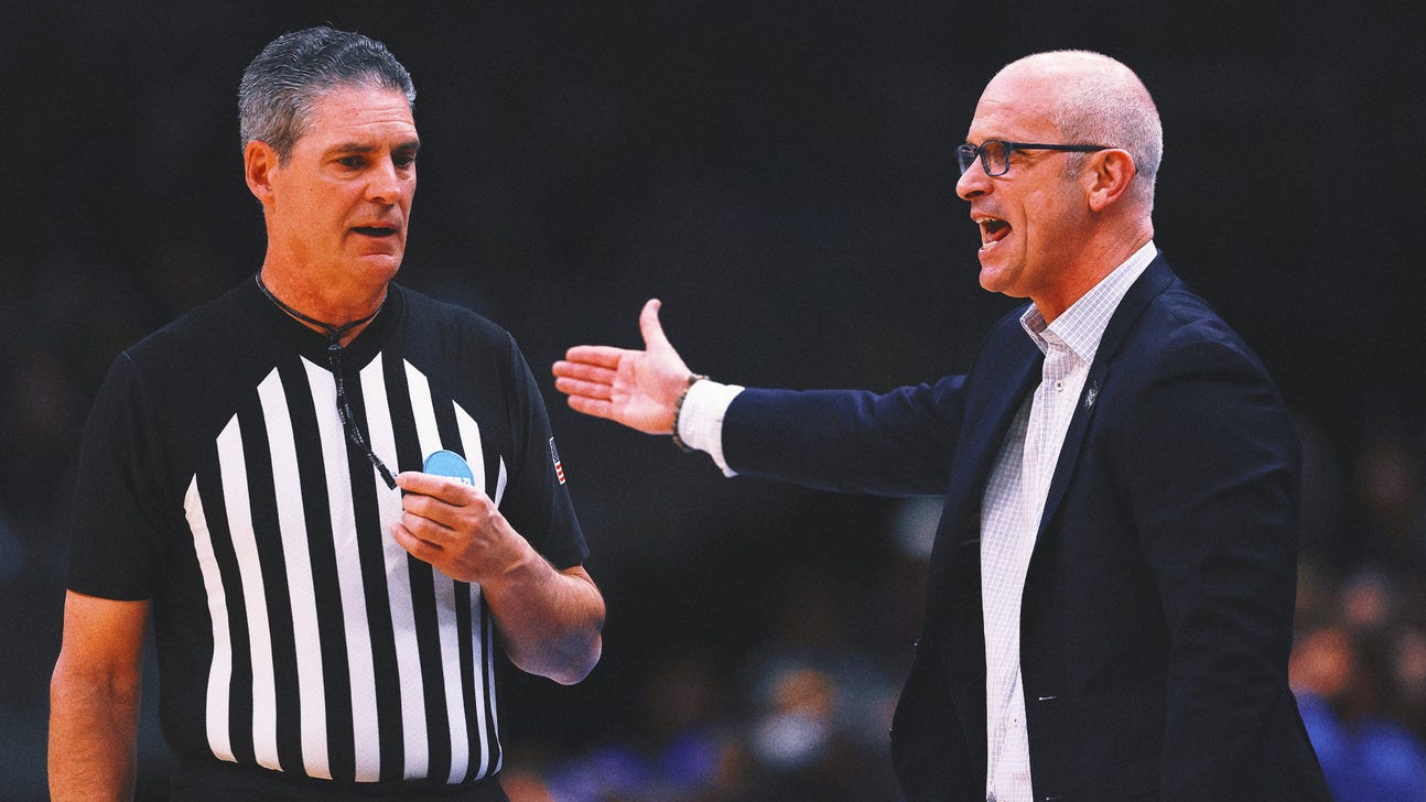 Dan Hurley on Viral Moment With Ref: 'Thought He Was Coming Over to Chest-Bump Me'