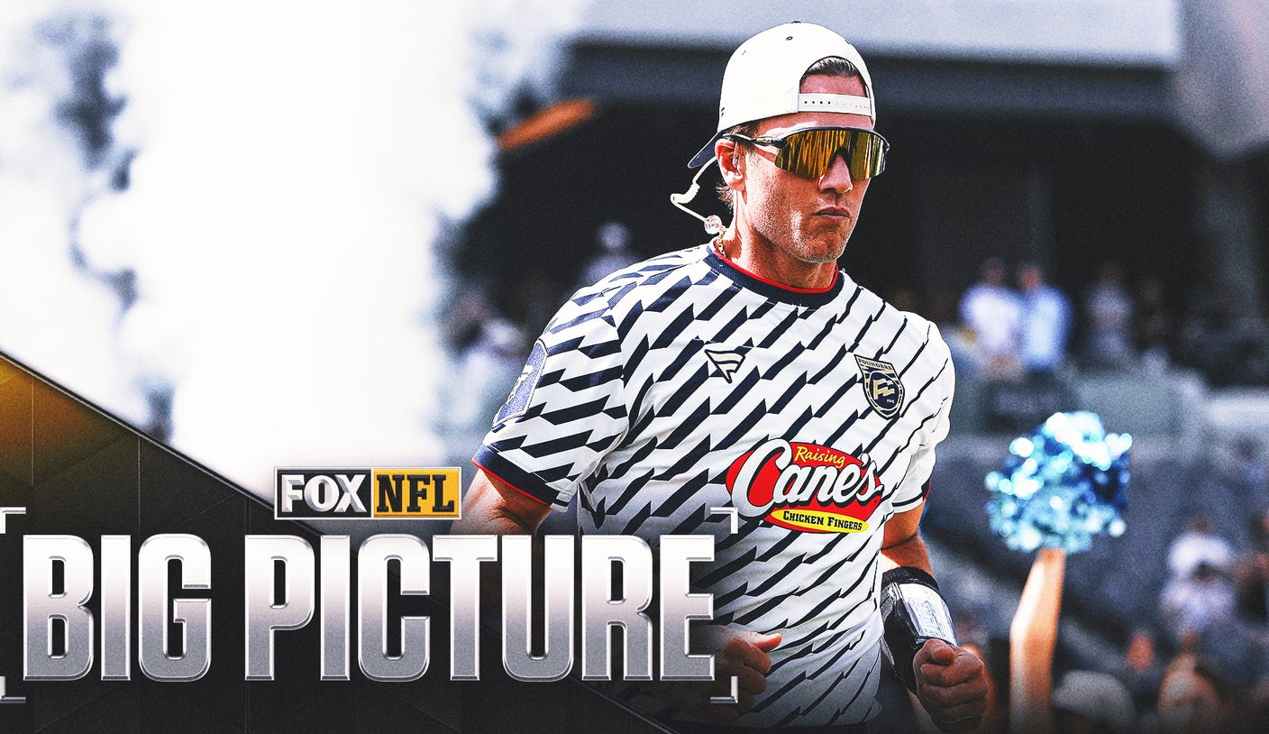 Big Picture: Tom Brady Feels ‘Great’ in Return for Fanatics Flag Football Classic