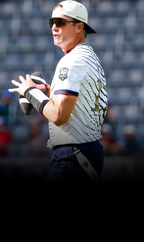 Big Picture: Tom Brady Feels 'Great' in Return for Fanatics Flag Football Classic