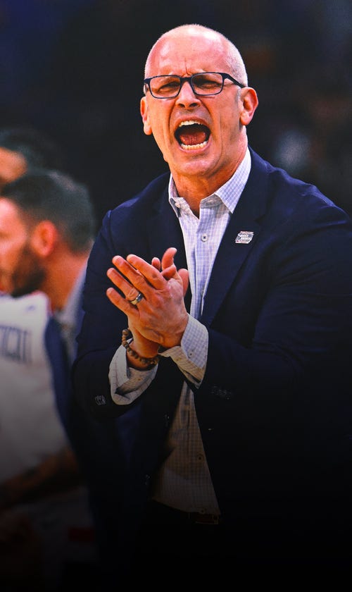 Dan Hurley on Viral Moment With Ref: 'Thought He Was Coming Over to Chest-Bump Me'