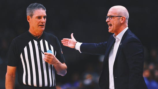 Dan Hurley on Viral Moment With Ref: 'Thought He Was Coming Over to Chest-Bump Me'