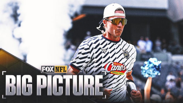 Big Picture: Tom Brady Feels 'Great' in Return for Fanatics Flag Football Classic