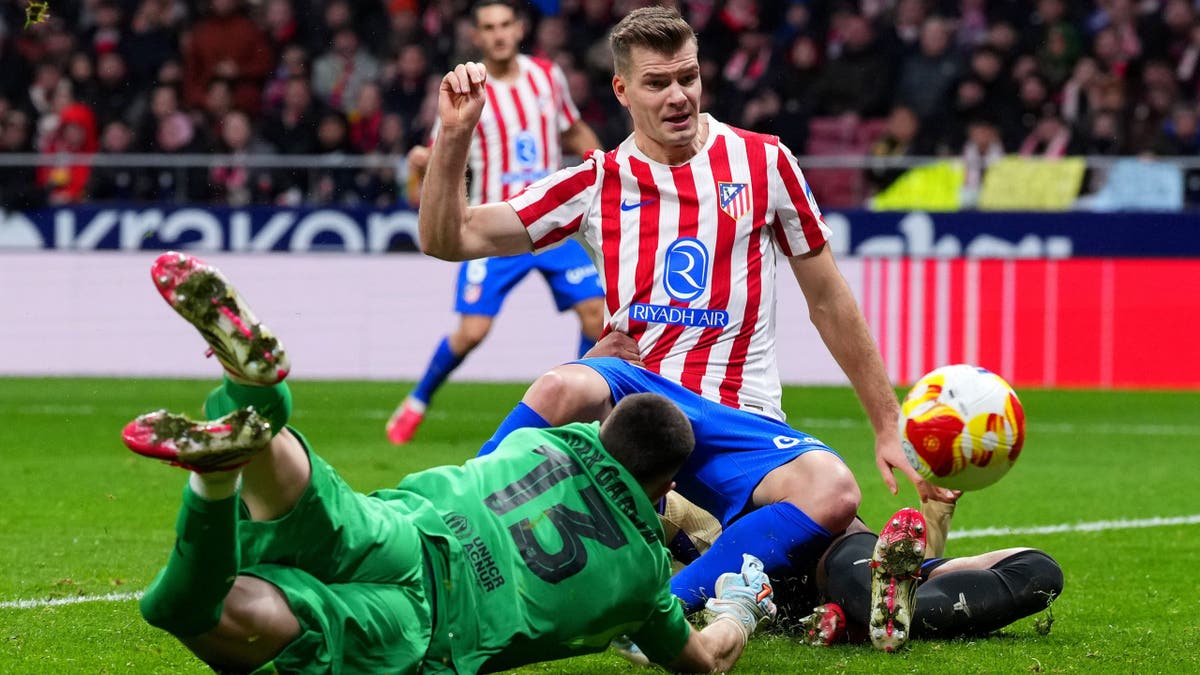 Atletico de Madrid v FC Barcelona - Copa Del Rey