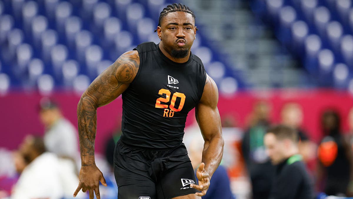 Mike Washington Jr. #RB20 of Arkansas participates in the 40-yard dash during the 2026 NFL Scouting Combine at Lucas Oil Stadium on February 28, 2026 in Indianapolis, Indiana. (Photo by Lauren Leigh Bacho/Getty Images)