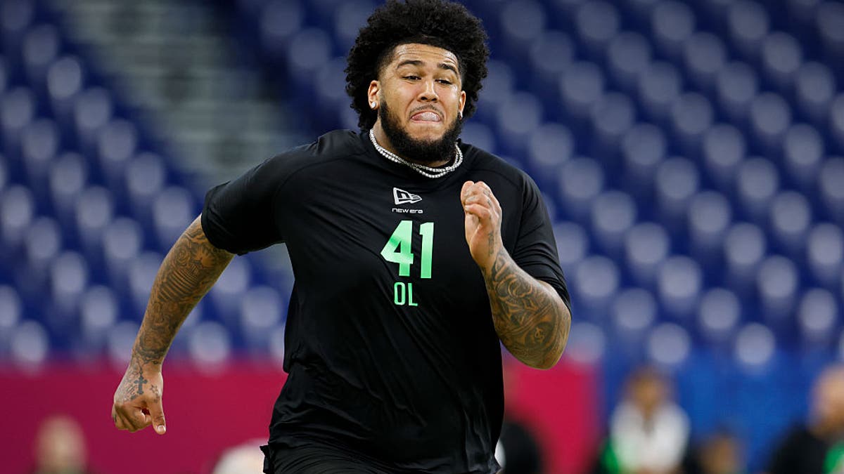 Kadyn Proctor of the Alabama Crimson Tide participates in the 40-yard dash during the 2026 NFL Scouting Combine at Lucas Oil Stadium on March 1, 2026 in Indianapolis, Indiana. (Photo by Lauren Leigh Bacho/Getty Images)