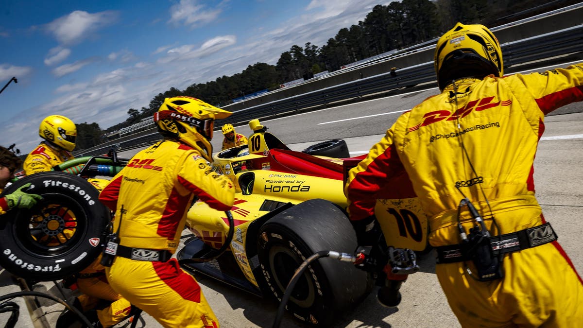 Alex Palou and his Chip Ganassi Racing pit crew during the Children's Of Alabama INDY Grand Prix. (Photo by Michael L. Levitt/Lumen via Getty Images)