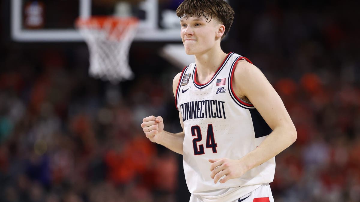 Braylon Mullins averaged 12 points per game last season while shooting 33.5% from beyond the arc. (Photo by Patrick Smith/Getty Images)