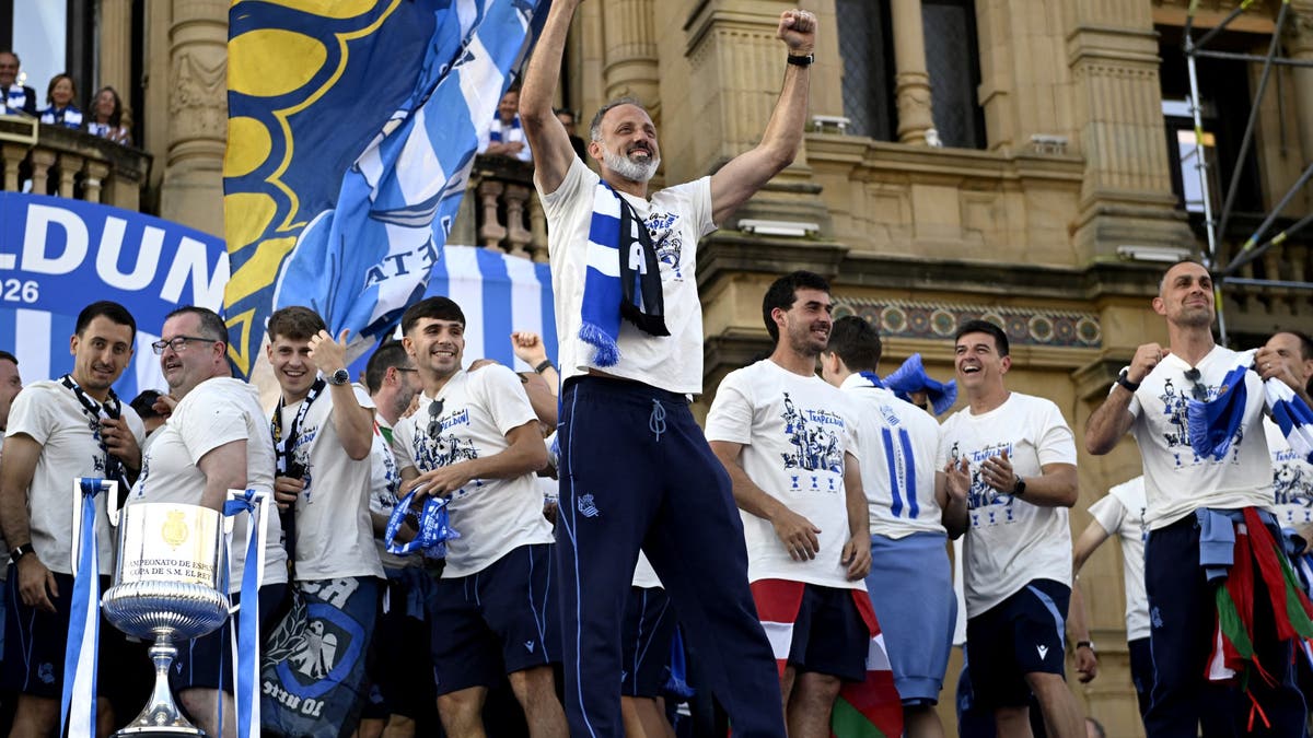 TOPSHOT - Real Sociedad's US coach Pellegrino Matarazzo (C) and Real Sociedad's players celebrate with the Copa del Rey (King's Cup) trophy at San Sebastian's town hall on April 20, 2026. (Photo by ANDER GILLENEA / AFP via Getty Images)
