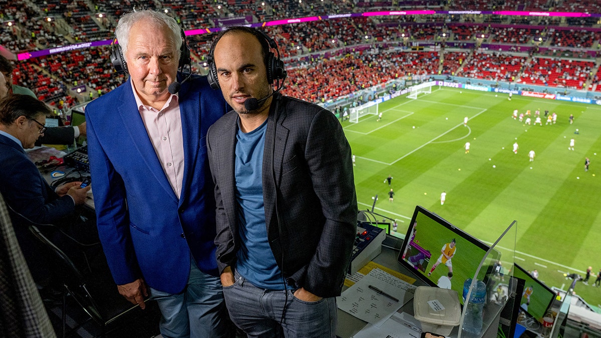 Ian Darke and Landon Donovan (FOX Sports)