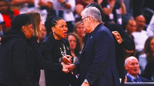 WOMEN'S COLLEGE BASKETBALL Trending Image: UConn's Geno Auriemma Apologizes For Dawn Staley Exchange: 'There’s No Excuse'
