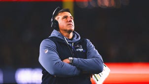 NEW ENGLAND PATRIOTS Trending Image: Patriots HC Mike Vrabel: Had 'Difficult Conversations' Over NFL Reporter Photos