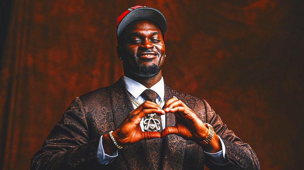 2026-27 NFL Offensive Rookie of the Year Odds: Love or Mendoza Favored Early?