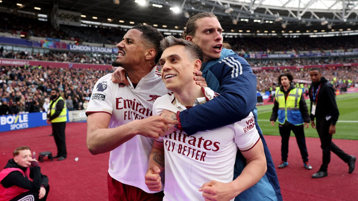TOPSHOT-FBL-ENG-PR-WEST HAM-ARSENAL