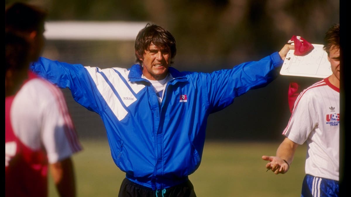 Coach Bora Milutinović leading the USA during World Cup training. Credit: Mike Powell /Allsport