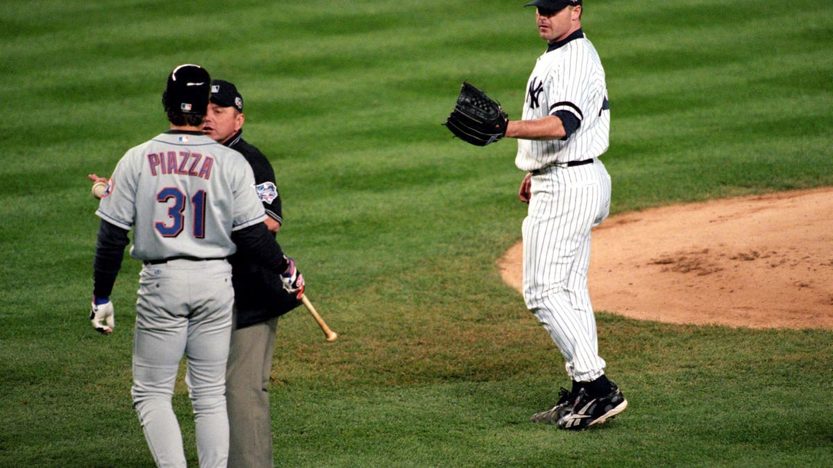 The Yankees went 4-2 against the Mets successful  the 2000 regular   season. (Photo by John Iacono /Sports Illustrated via Getty Images) (Set Number: X61660 TK2 R7 F28)