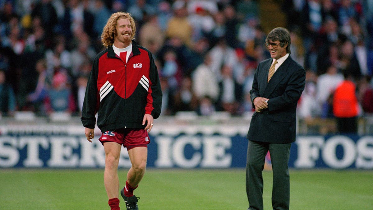 Alexi Lalas and USA head coach Bora Milutinovic ahead of a friendly match vs. England in 1994 (Getty Images)