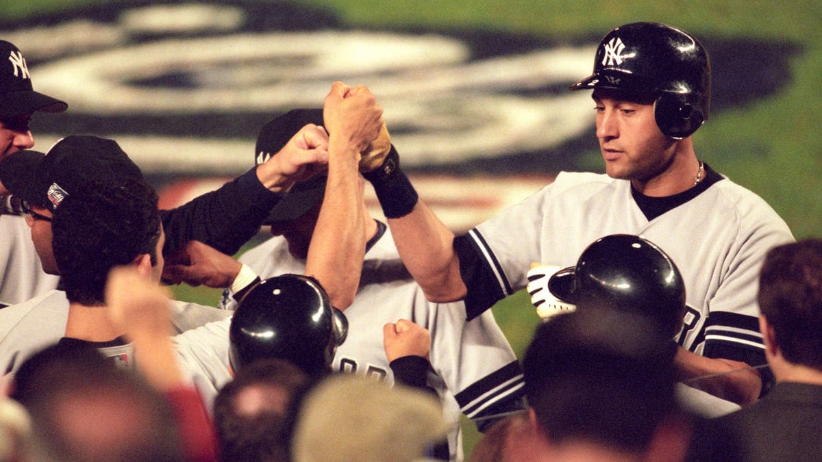 Derek Jeter deed  .317 successful  the 2000 MLB playoffs. (Photo by Al Tielemans /Sports Illustrated via Getty Images) (Set Number: X61704 TK4 R13 F24 )