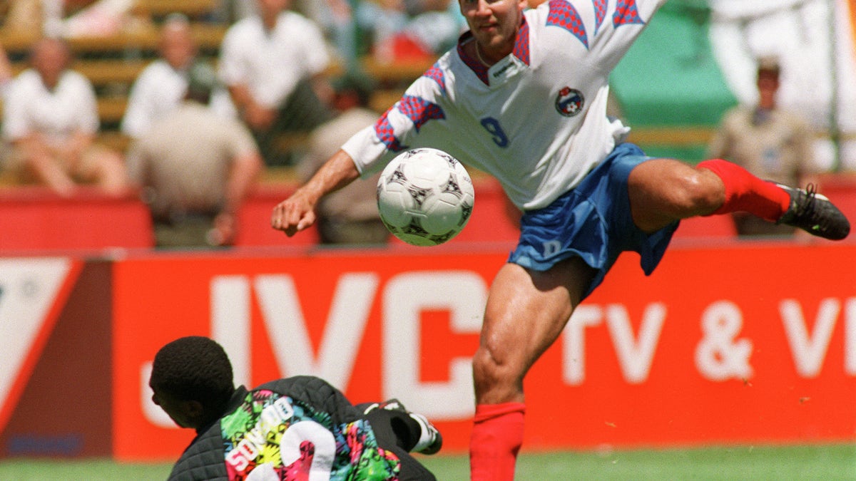 Russia's Oleg Salenko score FIVE goals in one game. (Photo by Patrick HERTZOG / AFP via Getty Images)