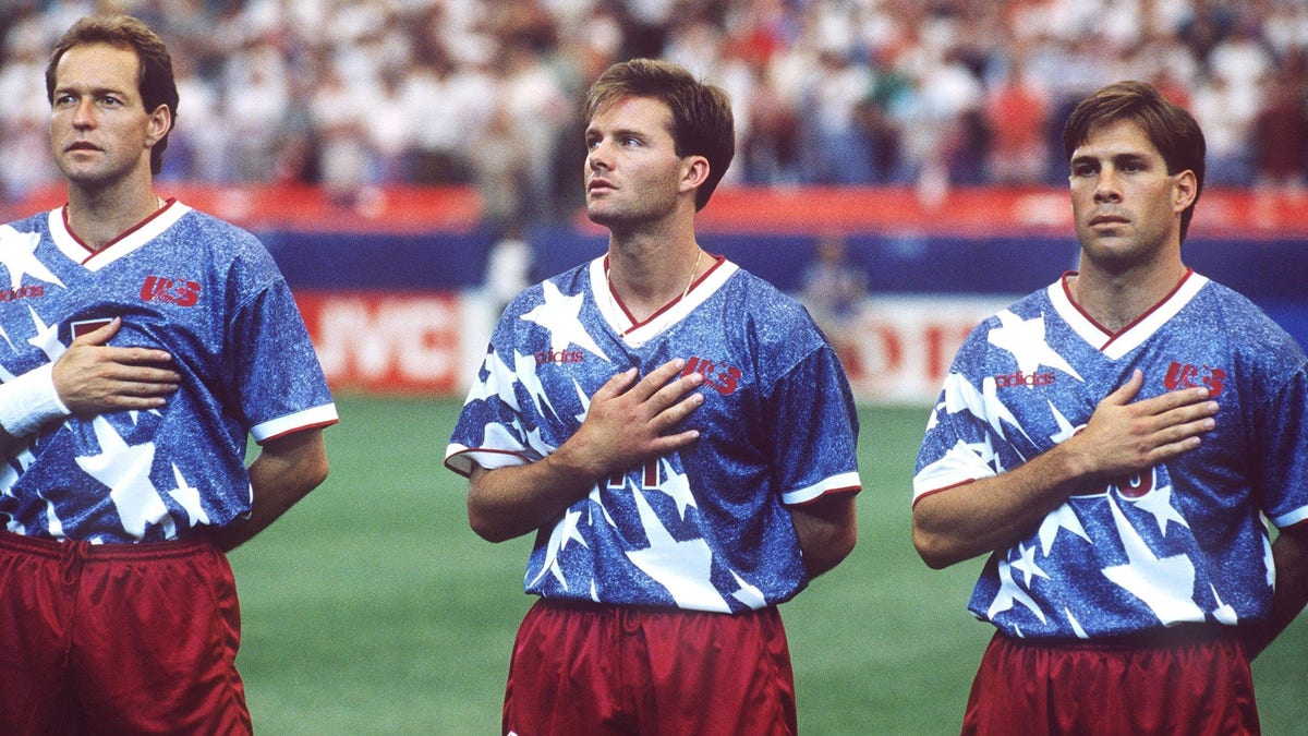 USA star Eric Wynalda, center, ahead of the opener. (Photo by Lutz Bongarts/Bongarts/Getty Images)