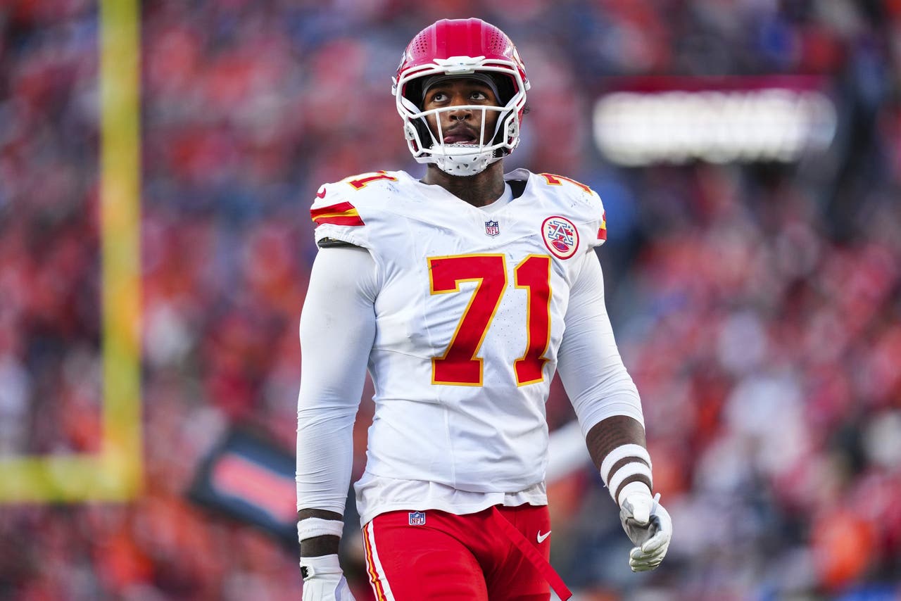 Josh Simmons in Chiefs uniform during his 2025 rookie season