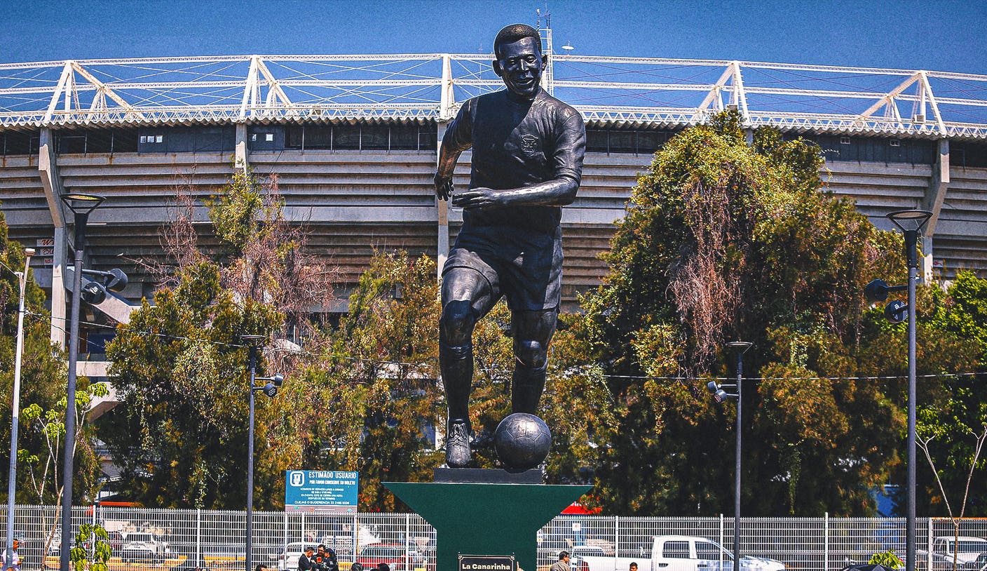 Massive Pelé Statue Unveiled In Guadalajara Ahead Of World Cup