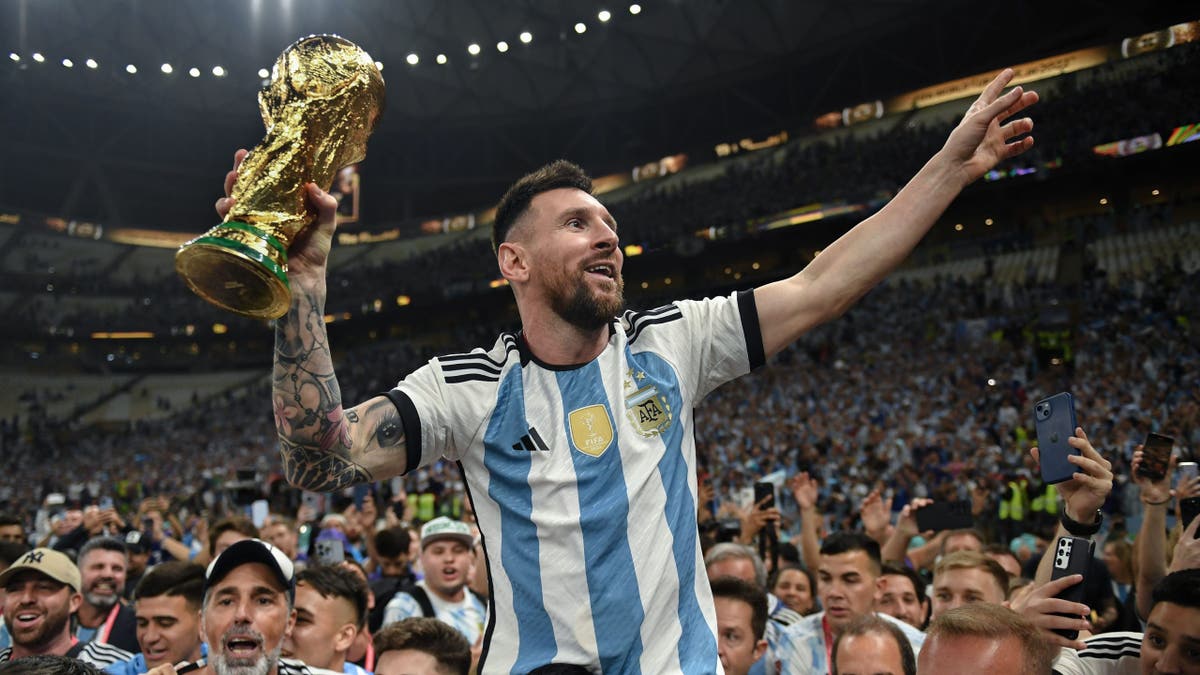 메시 월드컵 우승 Messi World Cup Trophy