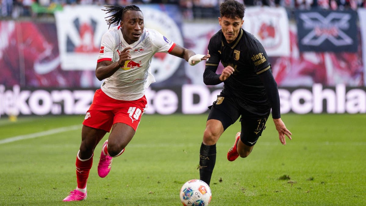 YAN DIOMANDE RB LEIPZIG DIMITRIOS GIANNOULIS AUGSBURG