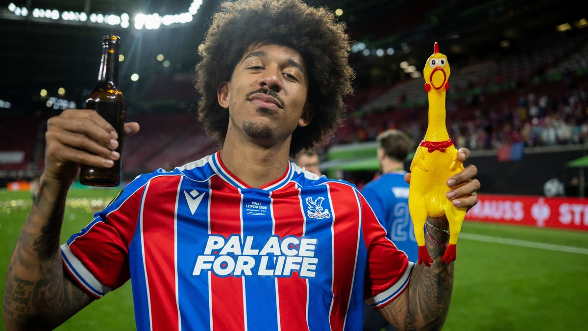 Chris se encontró con Paxo tras la final de la UEFA Conference League en mayo. (SebastianGetty Images)
