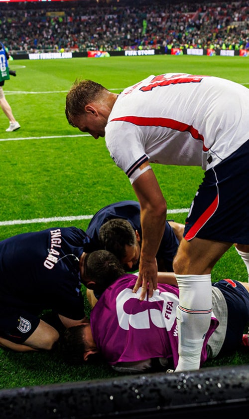 Jordan Henderson Returns To England Camp After Wrist Surgery For Freak Injury
