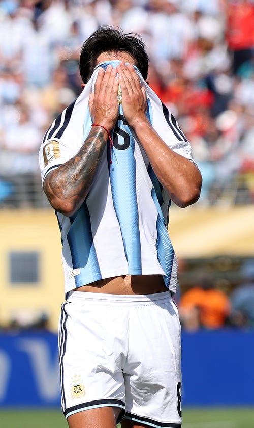 Argentina's Lisandro Martínez Departs World Cup Final vs. Spain Early Due To Injury