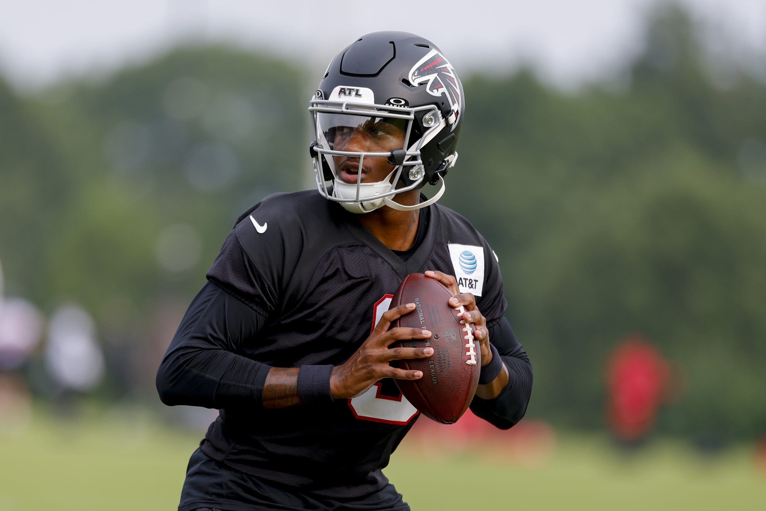 Michael Penix is inactive  rehabbing from an ACL teardrop  and won't beryllium  disposable  to play   for the Falcons successful  their preseason opener. (Photo by Todd Kirkland/Getty Images)
