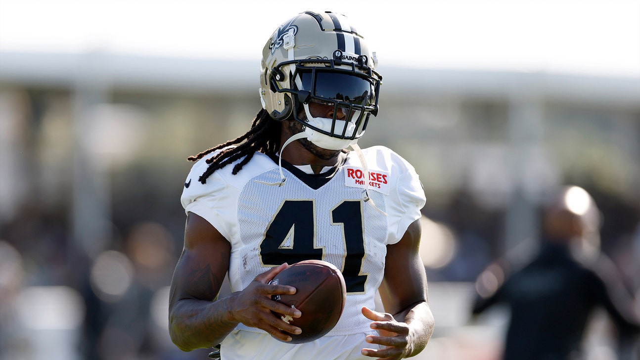 Saints Reportedly Lose RB Alvin Kamara To Injury For At Least a Month