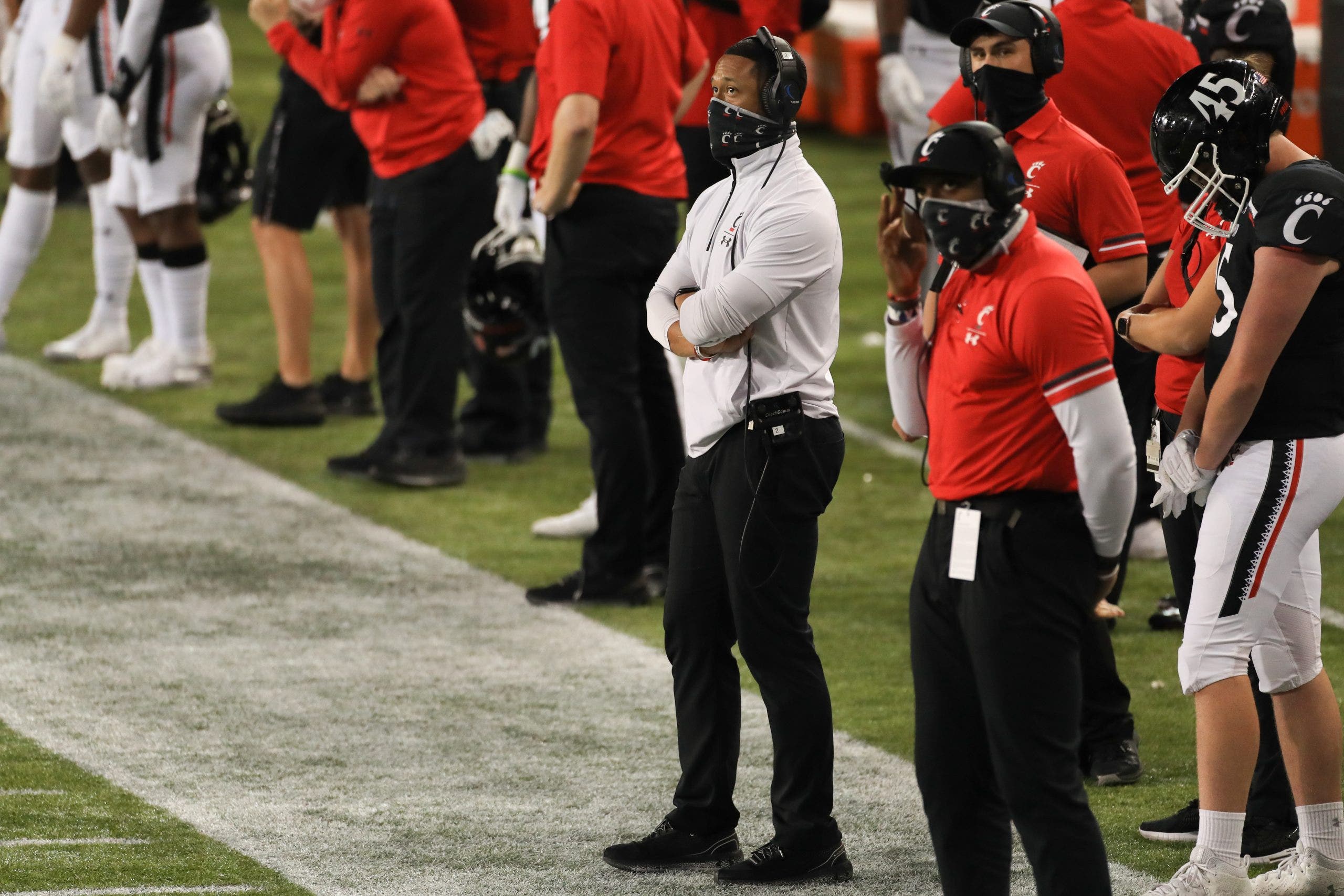 Marcus Freeman on Cincinnati's sideline, where he worked under Luke Fickell as linebackers coach and defensive coordinator from 2017-20. (Photo by Ian Johnson/Icon Sportswire via Getty Images)