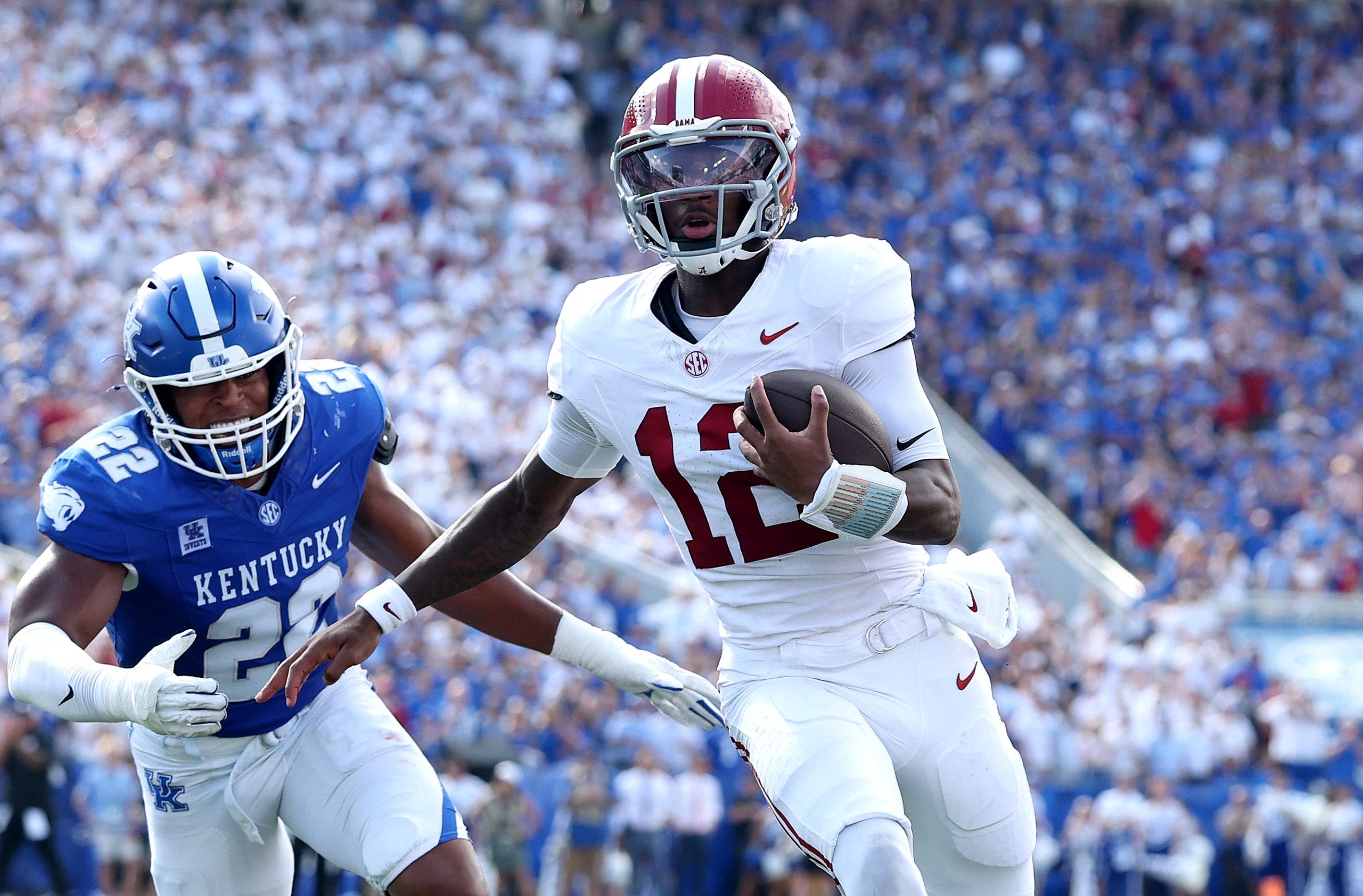 Keelon Russell llevó a los Crimson Tide a una victoria por 45-17 sobre Kentucky. (Foto de Andy Lyons/Getty Images)