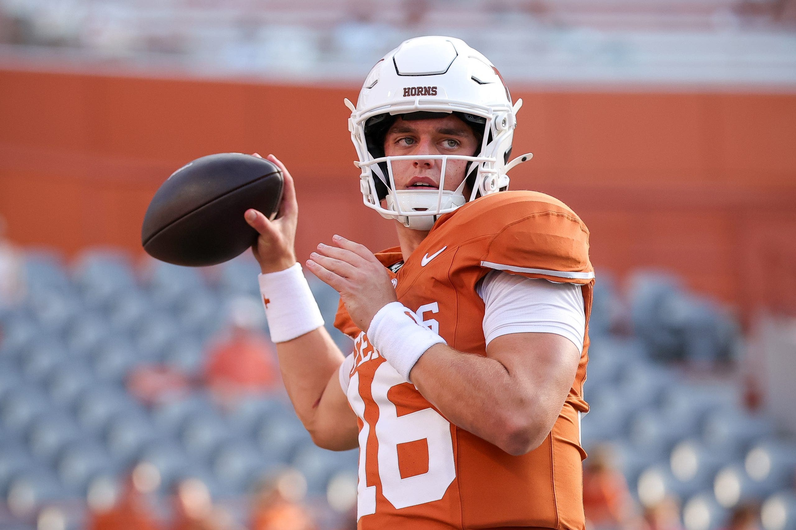 Arch Manning y el equipo « Texas » son ahora el número uno del país tras dar la sorpresa al vencer a « Ohio State» por 24-23. (Foto de Alex Slitz/Getty Images)