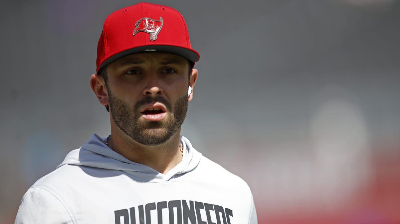 Baker Mayfield Exits Loss vs. Vikings With Dislocated Thumb, Expected To Miss Time