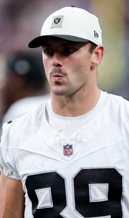 Raiders TE Brock Bowers Reportedly Undergoes Meniscus Surgery, Could Miss 1-2 Games