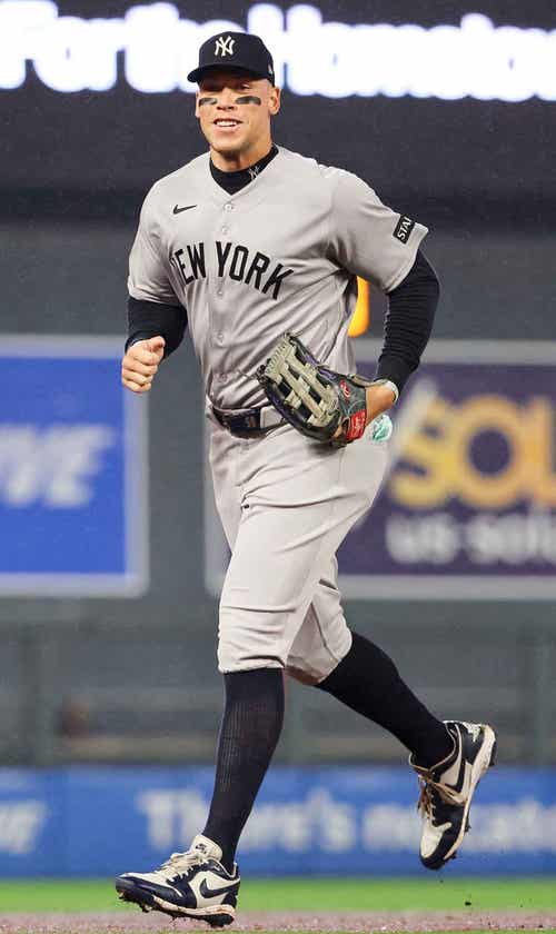 Aaron Judge Exits Early Against Twins With Right Lower Leg Tightness