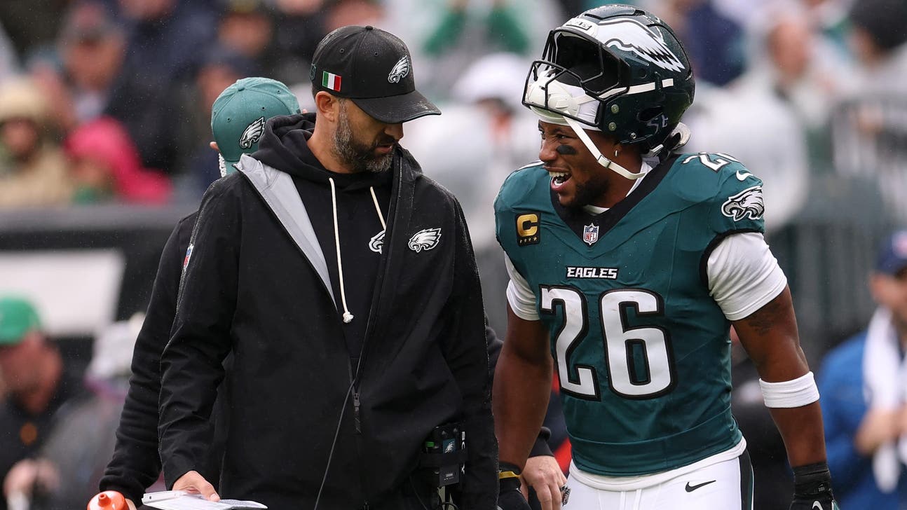 Eagles RB Saquon Barkley Reportedly Considered Week-To-Week With Hamstring Injury