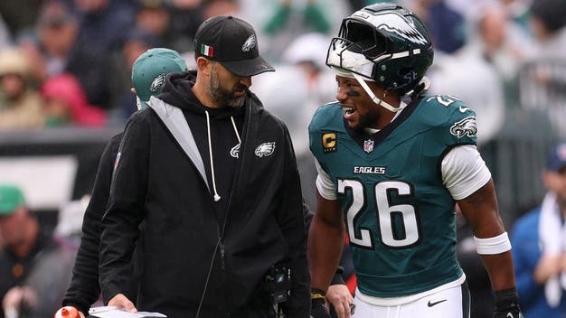 Eagles RB Saquon Barkley Reportedly Considered Week-To-Week With Hamstring Injury